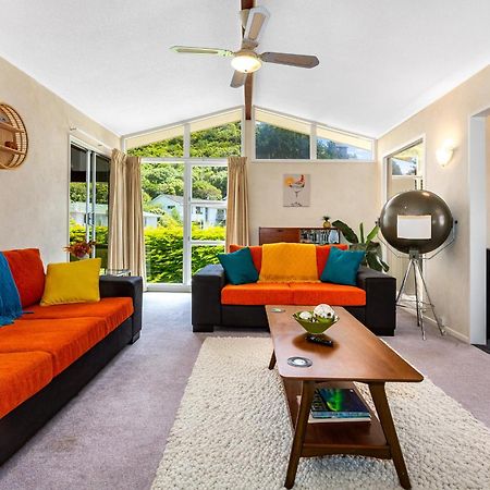 Retro 4 Bedroom Home, Warm And Welcoming, Quiet Location Porirua Buitenkant foto
