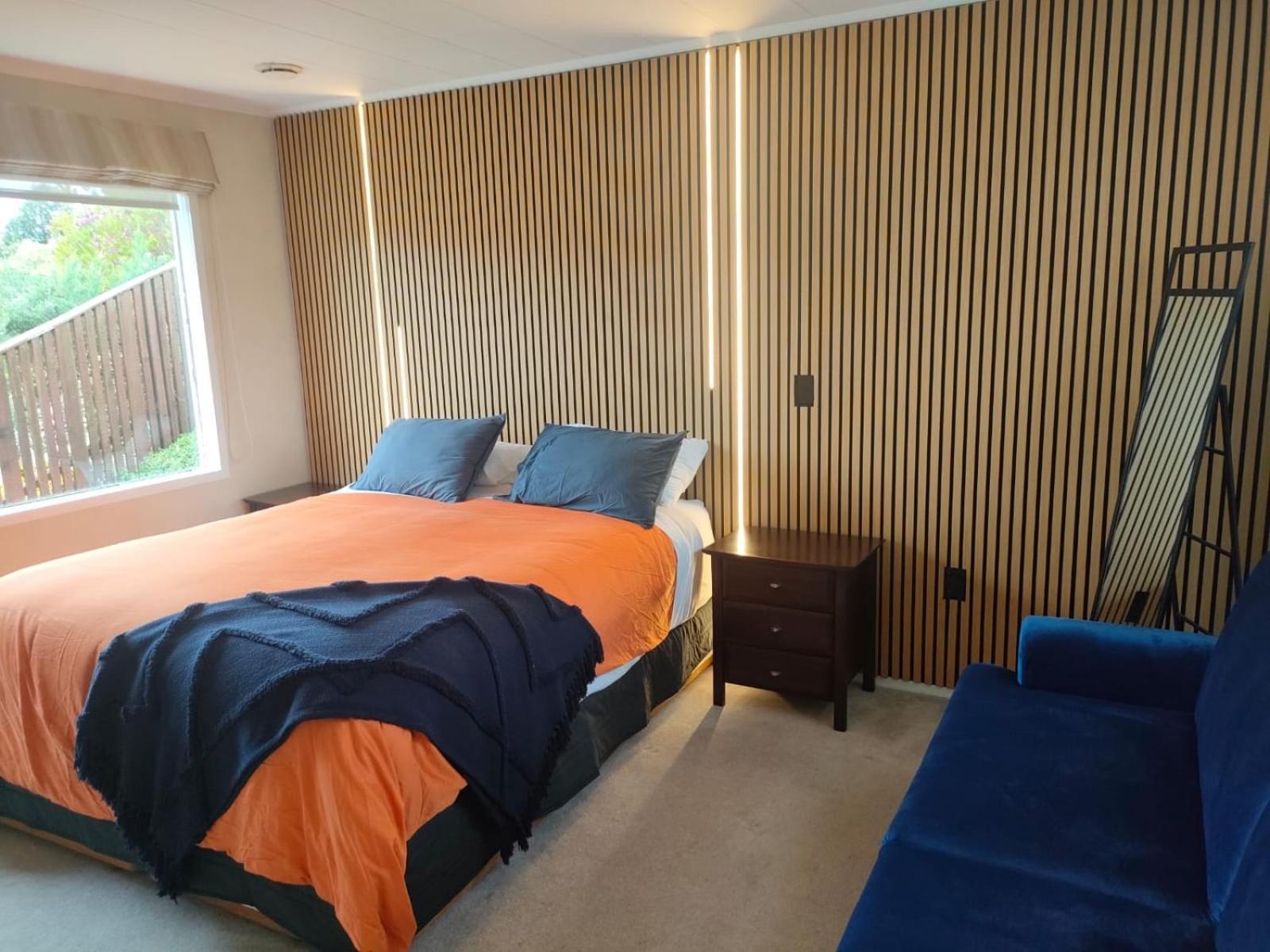 Retro 4 Bedroom Home, Warm And Welcoming, Quiet Location Porirua Buitenkant foto