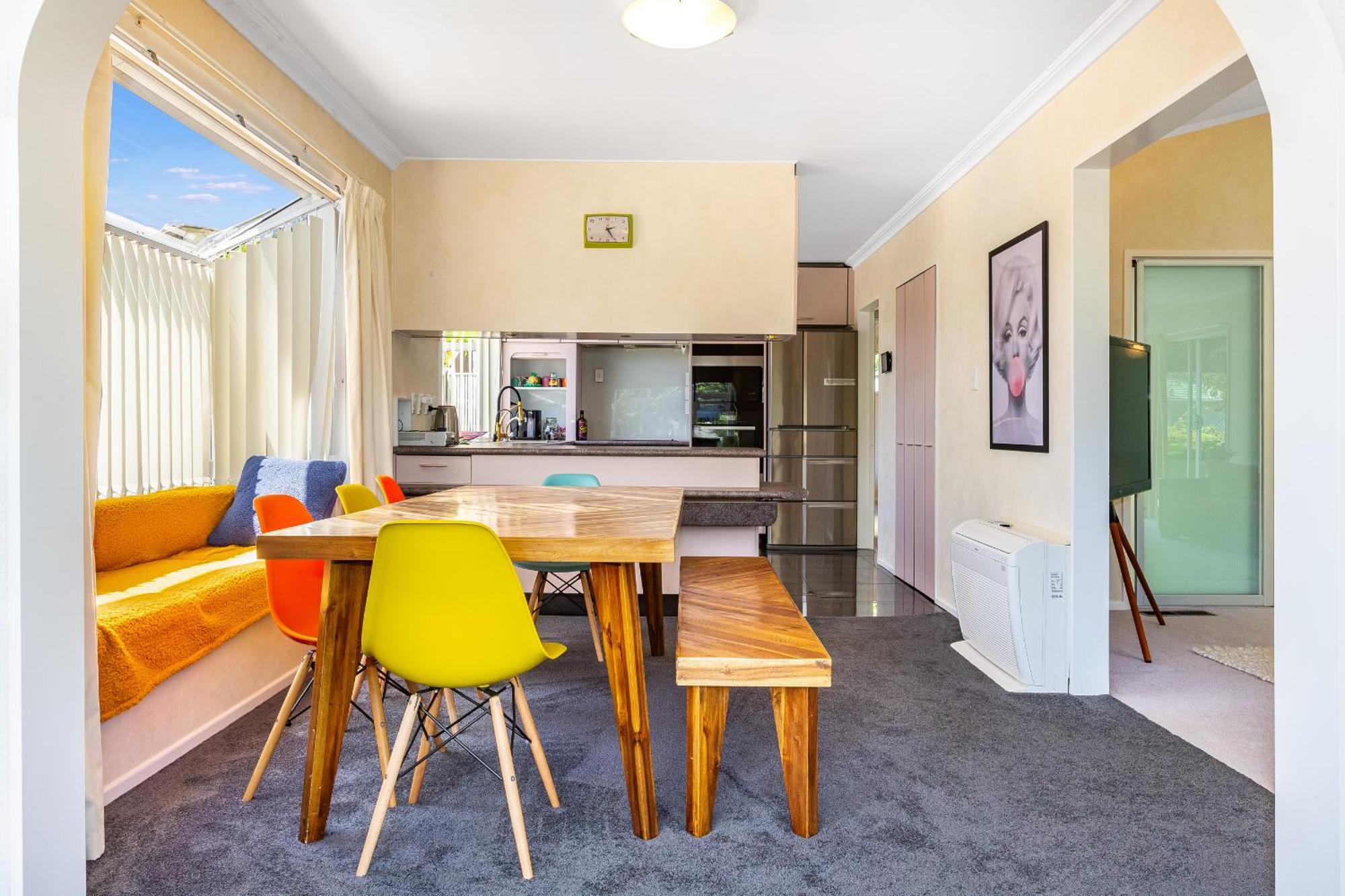 Retro 4 Bedroom Home, Warm And Welcoming, Quiet Location Porirua Buitenkant foto