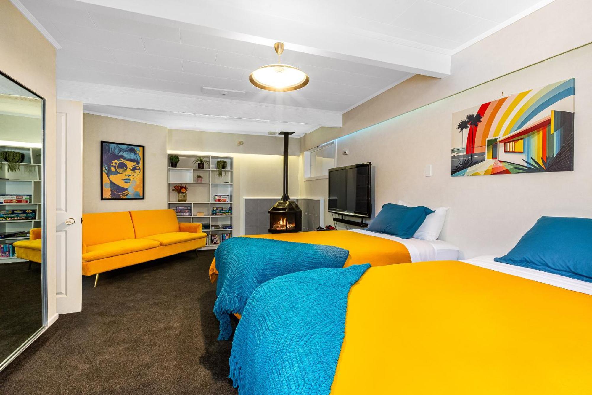Retro 4 Bedroom Home, Warm And Welcoming, Quiet Location Porirua Buitenkant foto