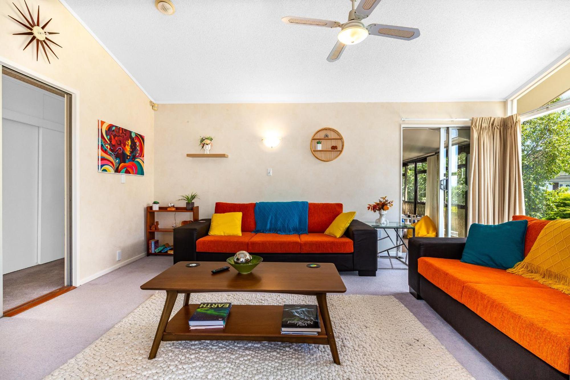 Retro 4 Bedroom Home, Warm And Welcoming, Quiet Location Porirua Buitenkant foto